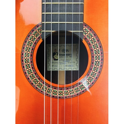 Guitarra Flamenca de Benigno Marín del 2023 de Palosanto y tapa de Pino Abeto Alemán con tinte rojo