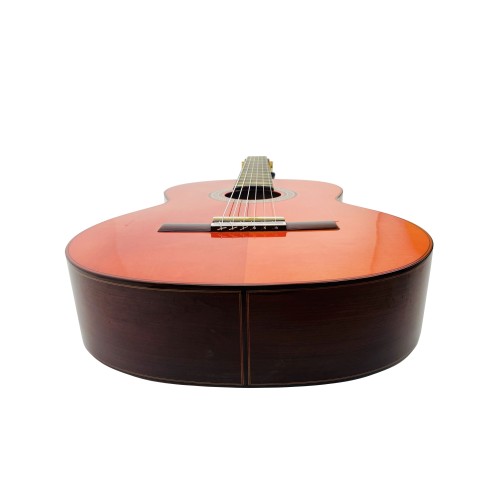 Guitarra Flamenca de Benigno Marín del 2023 de Palosanto y tapa de Pino Abeto Alemán con tinte rojo