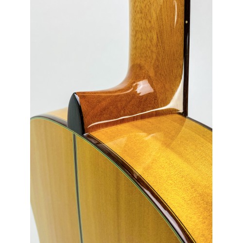 Guitarra Flamenca José Rincón C320.590 de fondo de Sicomoro y con tapa maciza de abeto, con acabado brillo