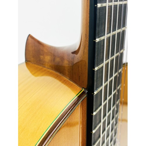Guitarra Flamenca Hermanos Sanchis Solea Ciprés color Oro Viejo con tapa de cedro