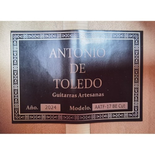 Guitarra Antonio de Toledo AATF-17BR amplificada con Cutaway y Previo Fishman PSY-301