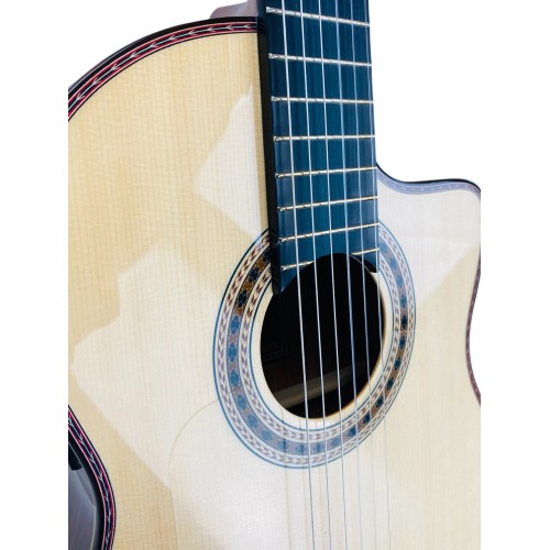 Guitarra Antonio de Toledo AATF-17NE con cutaway y Previo Fishman PSY-301