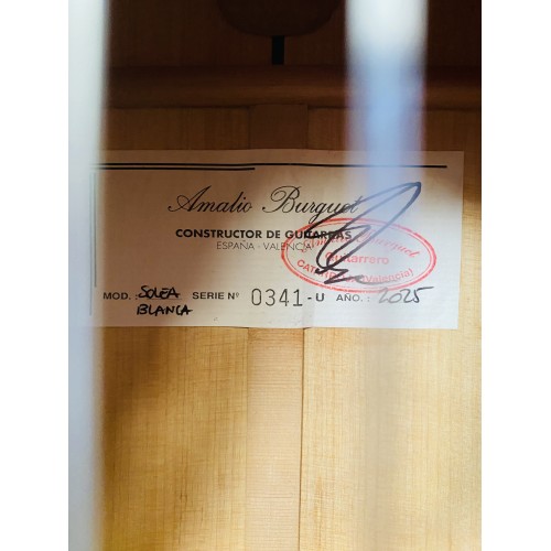 Guitarra de Amalio Burguet modelo SOLEA BLANCA con tapa de pino