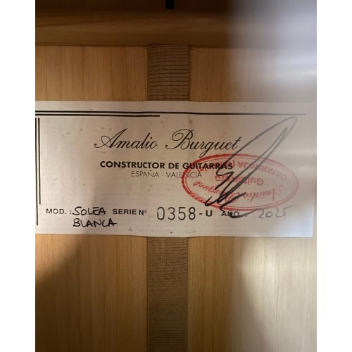 Guitarra de Amalio Burguet modelo SOLEA BLANCA con tapa de cedro