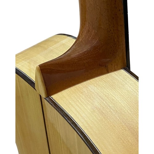 Guitarra de Amalio Burguet modelo SOLEA BLANCA con tapa de cedro