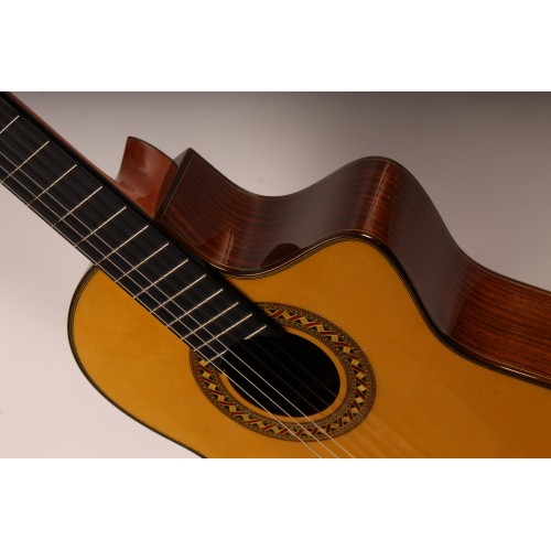 GUITARRA FLAMENCA ANTONIO DE TOLEDO ATF-17NECUT EN PALOSANTO CUTAWAY FISHMAN. Incluye funda 20mm