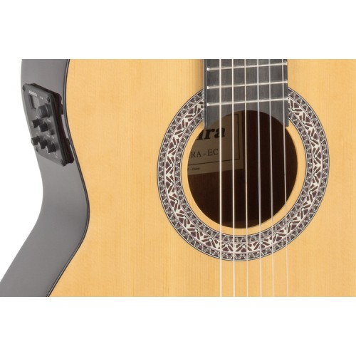 GUITARRA CLASICA ADMIRA SARA 4/4 ELECTRIFICADA CON CUTAWAY SERIE INICIACIÓN BRILLO