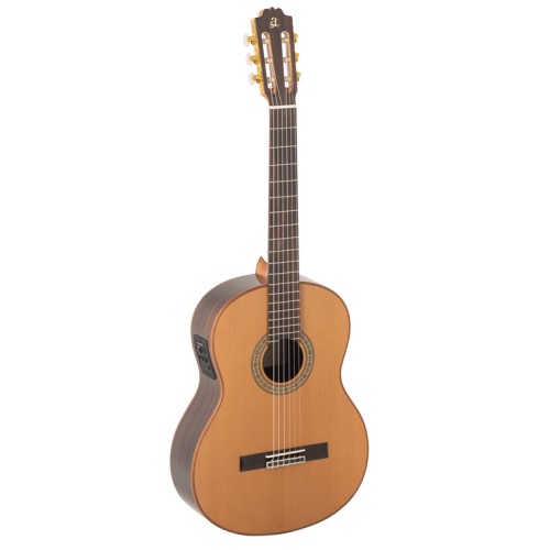 GUITARRA CLÁSICA ADMIRA A10 ELECTRIFICADA CON FISHMAN SERIE ARTESANÍA