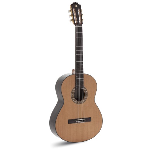 GUITARRA CLÁSICA ADMIRA A6 ELECTRIFICADA CON FISHMAN SERIE ARTESANÍA