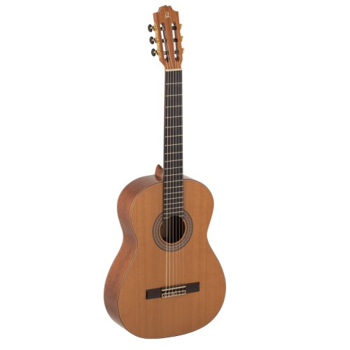 GUITARRA CLÁSICA ADMIRA A40 ELECTRIFICADA CON FISHMAN SERIE ARTESANÍA